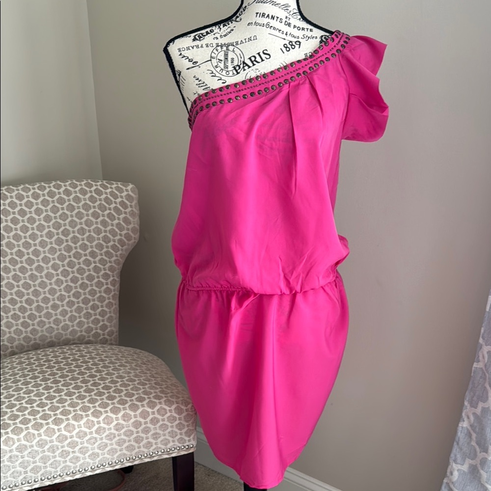 NWOT Angie Pink Ruffled Tiered One Shoulder Dress